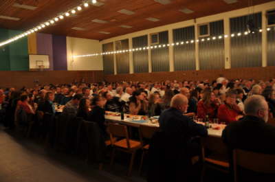 Fast ausverkaufte Halle